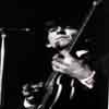 1963: Джордж с гитарой